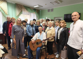 «Радощі осінньої пори»: творчий вечір у бібліотеці