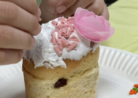 Свято творчості: як у бібліотеці декорували великодні пасочки