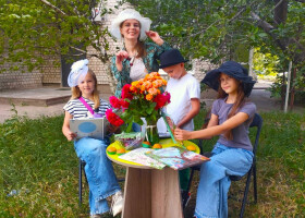 Садова вечірка в бібліотеці: літо, книги та квіти!