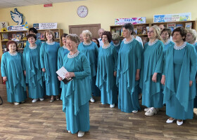 "З піснею по життю": хор «Пам’ять серця» та ансамбль «Гвоздика» дали концерт у міській бібліотеці