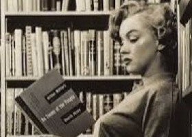 Всесвітньовідома білявка в кадрі