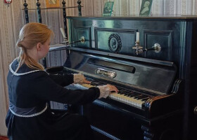 Сюжетна екскурсія з елементами театралізації «До таїни роду Рудченків»