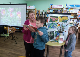 Літературна година «Квіти, квіти, ви умієте душу зігріти»