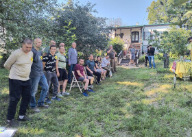 Вшанування полеглих захисників України біля дерев пам’яті на садибі Панаса Мирного