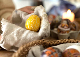 З Великоднем