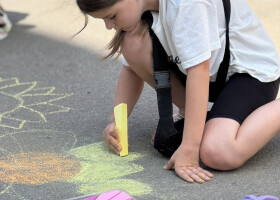 Кольорове літо в колі друзів