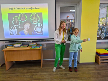 Книжки, ігри та усмішки: бібліотека зустрічає нових гостей