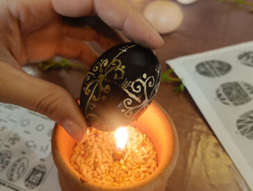 Майстер-клас із традиційного розпису писанок