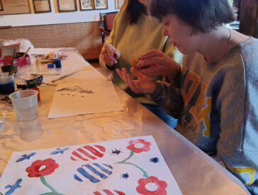 Майстер-клас «Малювання штампами» для молоді з інвалідністю