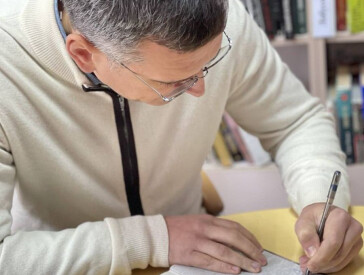 «Читайте і бережіть себе»: Дмитро Кулеба