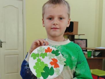 Осінь барвиста, щедра й мила, знов урожаєм всіх пригостила