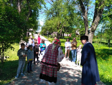 Театралізоване дійство «Великодні забави» та майстер-клас із писанкарства Лідії Орел