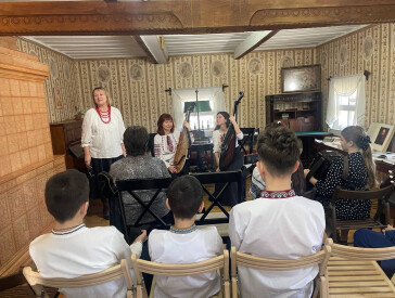 До Шевченківських днів