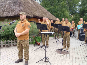 Музична програма у виконанні військового оркестру 17 Полтавської бригади Національної гвардії України