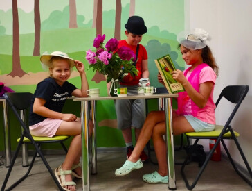 Садова вечірка в бібліотеці: літо, книги та квіти!