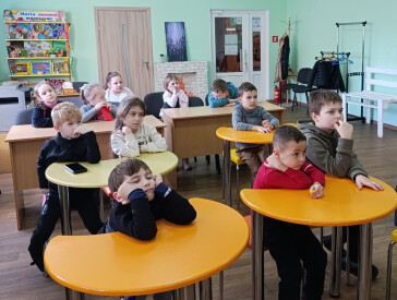 Літературна година «Квіти, квіти, ви умієте душу зігріти»