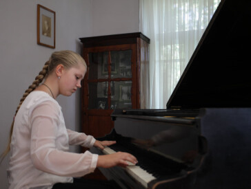 «Black and white» ювіляра