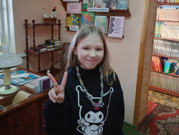 Виготовляли намисто з паперу