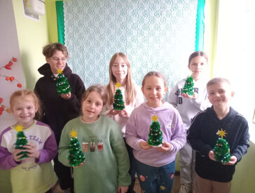 Новорічна ялинка – своїми руками