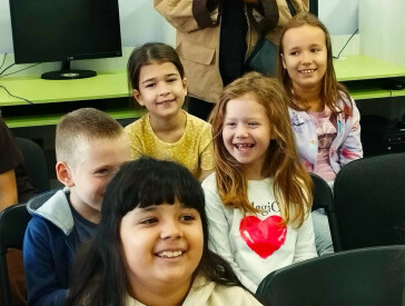 Книжки, ігри та усмішки: бібліотека зустрічає нових гостей