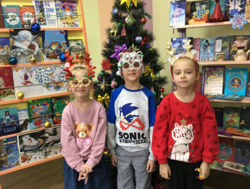 Чудова зимова книжкова атмосфера у бібліотеці