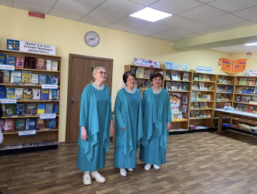 "З піснею по життю": хор «Пам’ять серця» та ансамбль «Гвоздика» дали концерт у міській бібліотеці