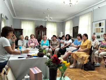 Зворушлива моновистава "Рожеві гвоздики АБО ми тут тимчасово"