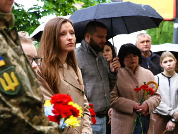 У Полтаві відкрили меморіальну дошку захиснику України Олександру Караману