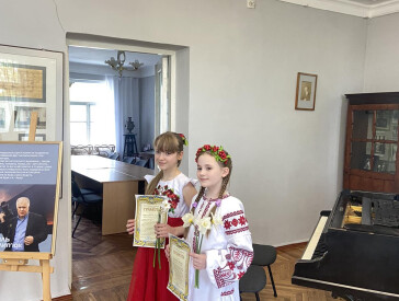 Мистецький діалог: фотовиставка Василя Пилип’юка та юні музиканти