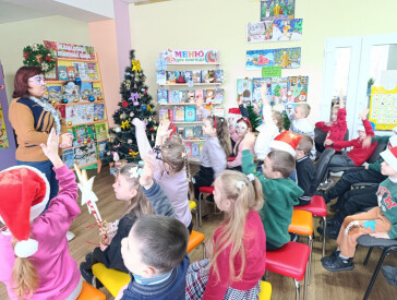 Чудова зимова книжкова атмосфера у бібліотеці