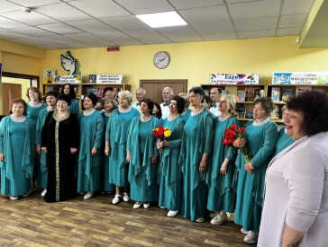 "З піснею по життю": хор «Пам’ять серця» та ансамбль «Гвоздика» дали концерт у міській бібліотеці