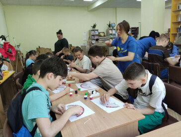 Кольоровий настрій у бібліотеці