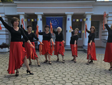 У променях вальсу