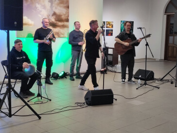 Виставка «Хартія: Спека. 11 поглядів на війну»