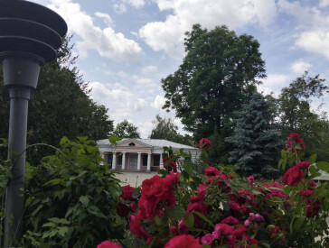 Квіткова симфонія в музеї Короленка