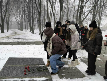 Вшанування пам’яті до 106 роковин смерті письменника біля могили Панаса Мирного