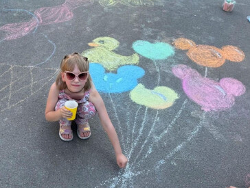 Кольорове літо в колі друзів