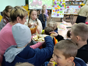 Дарунок осені – духмяне яблуко