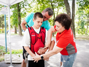 У парку «Перемога» відбувся захід до Дня молоді від Товариства Червоного Хреста України