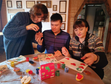 Майстер-клас «Малювання штампами» для молоді з інвалідністю