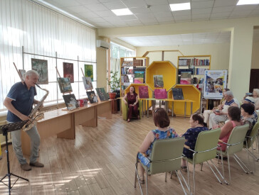 У Центральній бібліотеці презентували виставку "Аншлаг" Олени Никифоренко