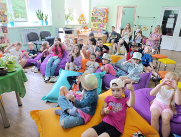 Літній настрій у чашці чаю: пізнавальна зустріч у бібліотеці