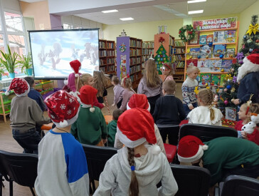 Чудова зимова книжкова атмосфера у бібліотеці