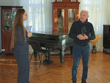 «Хазяйський двір» художниці Лариси Лукаш