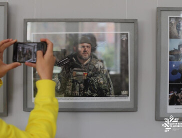 До Дня захисників і захисниць України у ЦКД відкрилась виставка лауреатів 11-го Міжнародного конкурсу репортерської фотографії LIFE PRESS PHOTO 2025