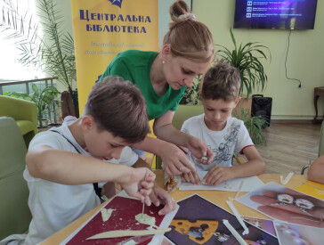 Тікай від спеки до бібліотеки!