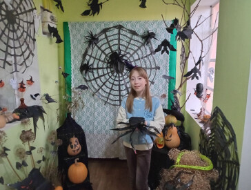 Як у бібліотеці на Дальніх Яківцях виготовляли з паперу символ Геловіну   