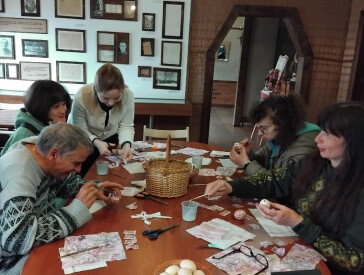 Майстер-клас із виготовлення писанок у техніці декупаж