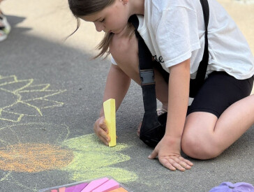 Кольорове літо в колі друзів