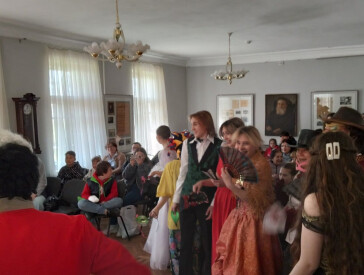 Мюзикл «Голий король»